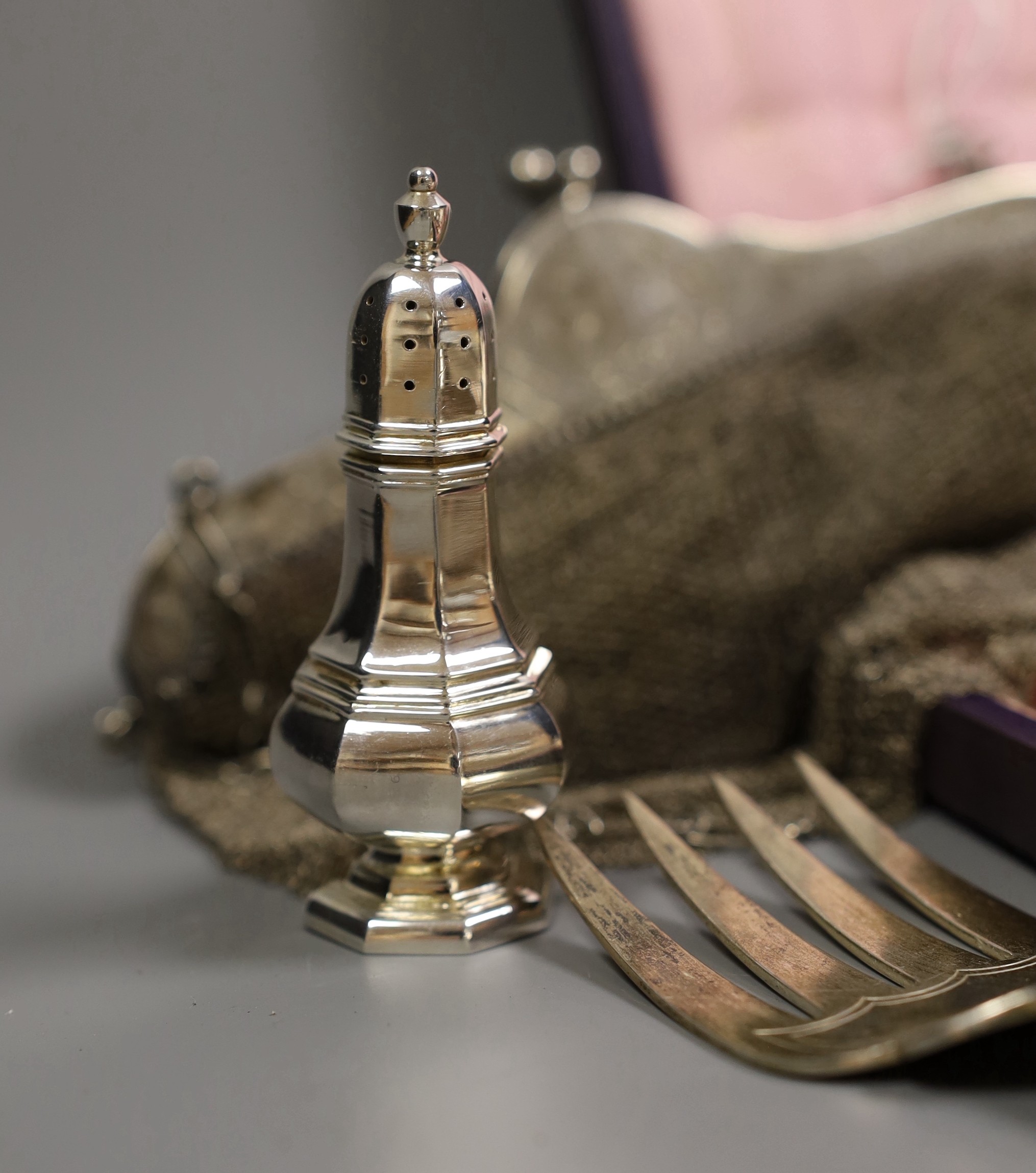 A pair of George VI silver fish servers, Carrington & Co, London 1939 and eleven pairs of matching fish eaters, together with a continental white metal skewer, a modern silver handled cake slice and cheese knife, a lady'